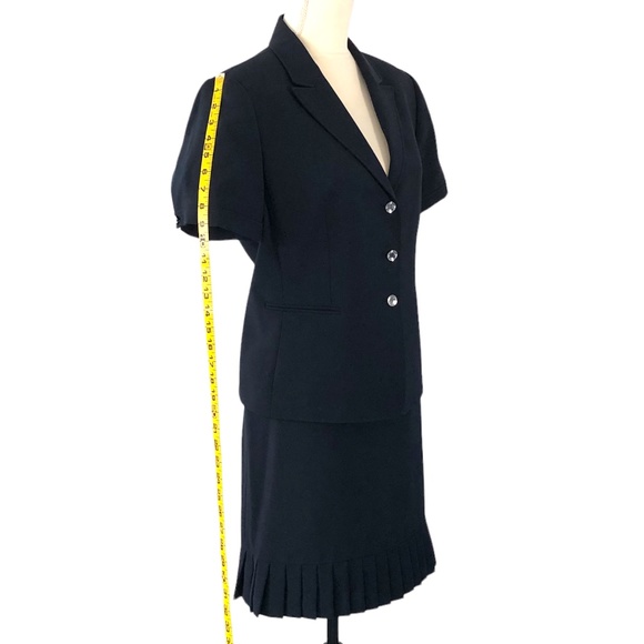 Tahari ASL Navy Blue Short Sleeve Skirt Suit with Pleat Detail Size 14P - Picture 4 of 16